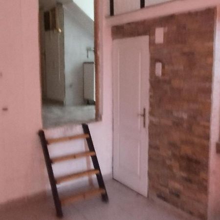 Small Apartment Private Bathroom Strong Wi-Fi Belgrado Exterior foto