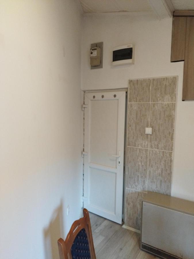 Small Apartment Private Bathroom Strong Wi-Fi Belgrado Exterior foto
