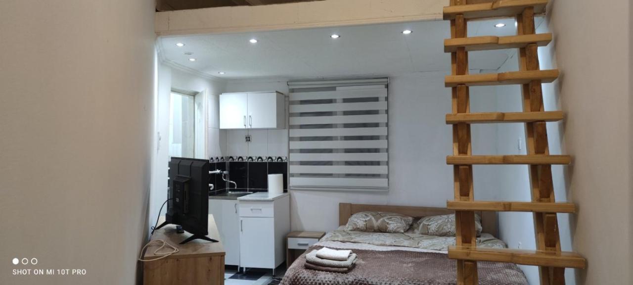 Small Apartment Private Bathroom Strong Wi-Fi Belgrado Exterior foto