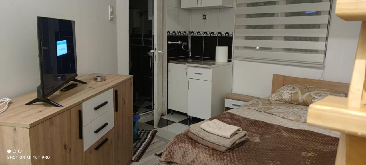 Small Apartment Private Bathroom Strong Wi-Fi Belgrado Exterior foto